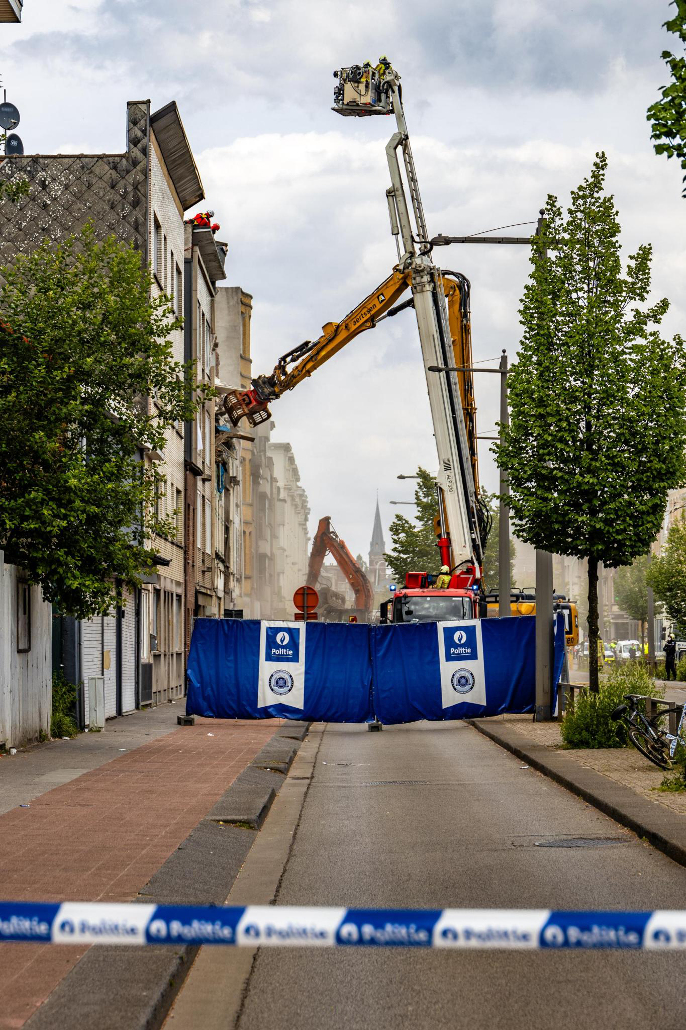 Appartementsgebouw ontploft en ingestort op Sint-Bernardsesteenweg