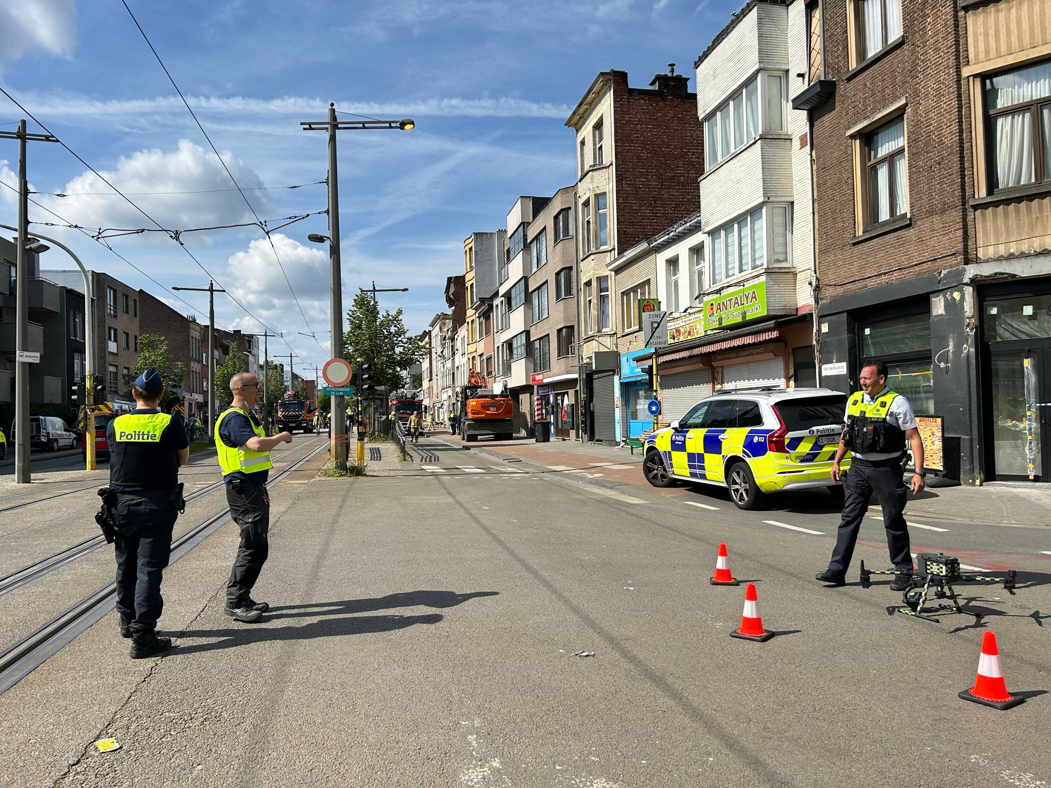 Appartementsgebouw ontploft en ingestort op Sint-Bernardsesteenweg