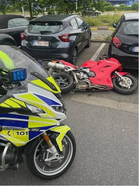 Vluchtende motorrijder