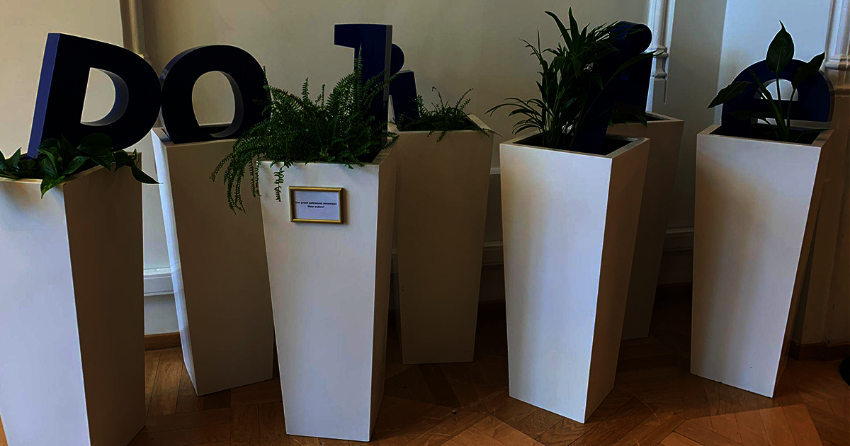 Interieur van de pop-up van het promoteam op de Grote Markt